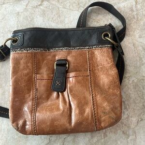 The Sak Leather Crossbody Bag Brown Tan Zip Close Adjustable Strap Travel Casual